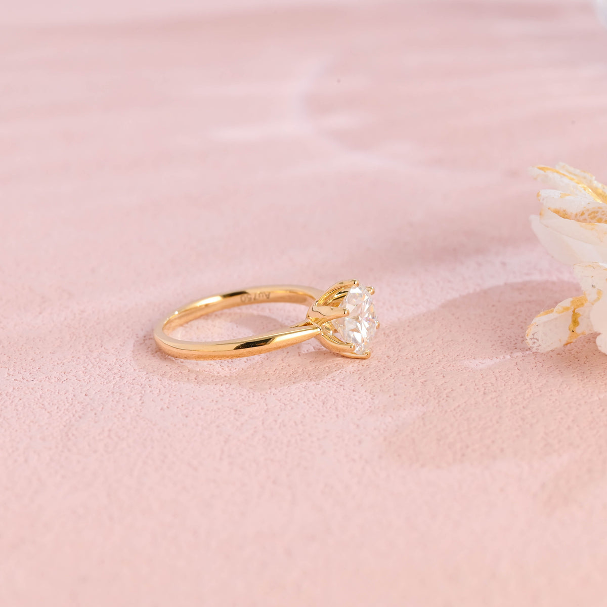 premium ethical lab grown round diamond solitaire ring with luxury gift box and igi certificate