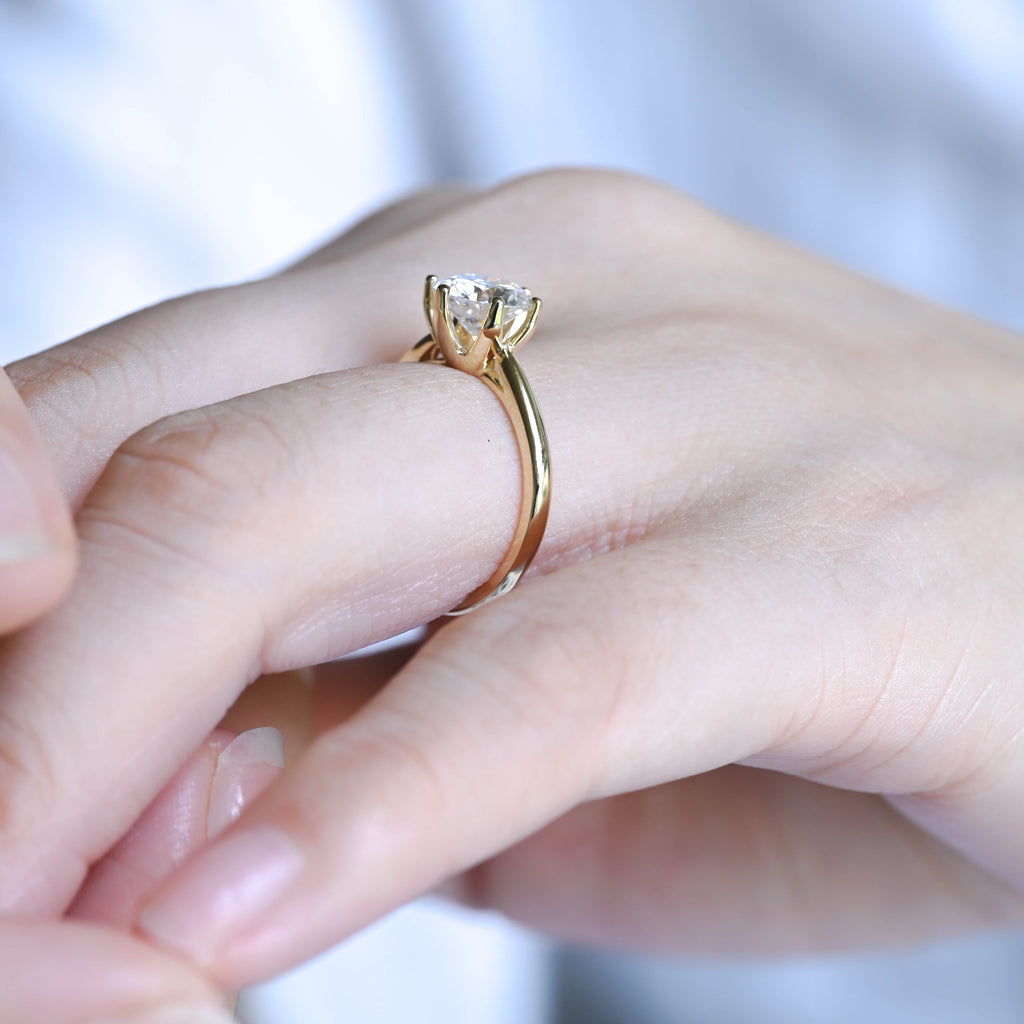 premium ethical lab grown round diamond solitaire ring with luxury gift box and igi certificate